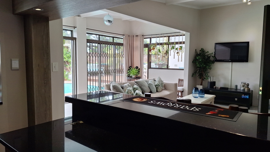 6 Bedroom Property for Sale in Gonubie Eastern Cape